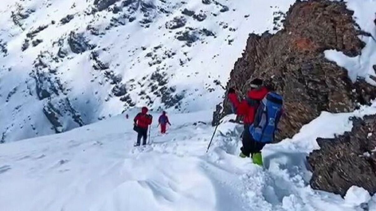 ویدیو | عملیات جستجو و نجات کوهنوردان مفقودی در ارتفاعات اشنویه
