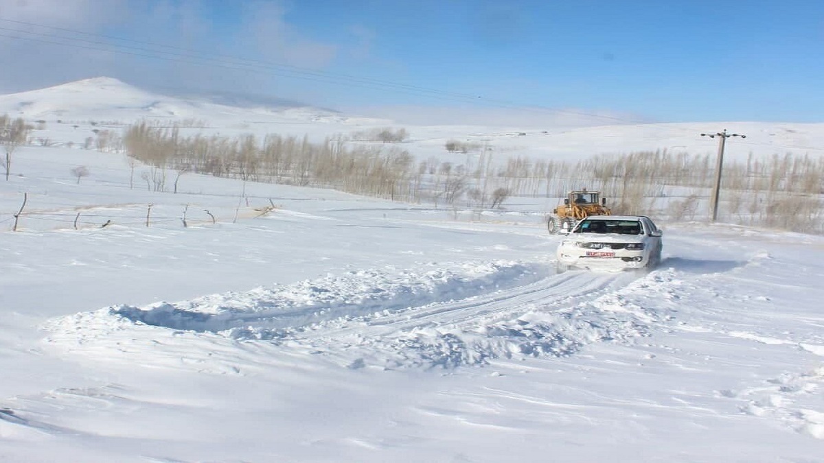اعلام وضعیت قرمز در شهرستان نمین | دفن شدن خودرو‌ها زیر برف + ویدئو