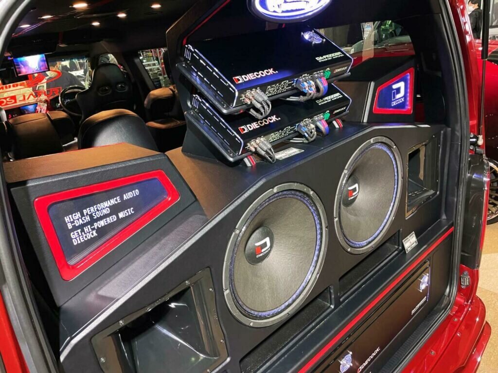 تصاویر | این خودرو، ون تویوتا لندکروزر است!