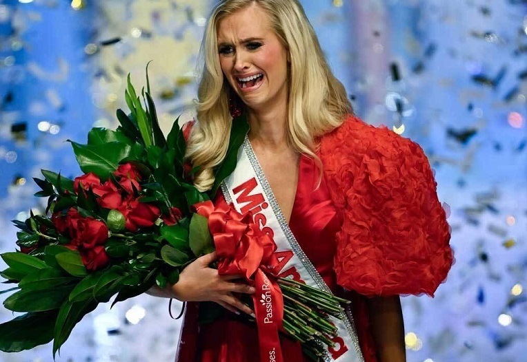 عکس | این خلبان نظامی «دختر شایسته» آمریکا شد عکس | این خلبان نظامی «دختر شایسته» آمریکا شد