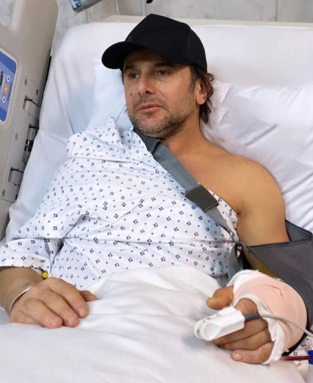 عکس | اولین تصویر از امین حیایی روی تخت بیمارستان عکس | اولین تصویر از امین حیایی روی تخت بیمارستان