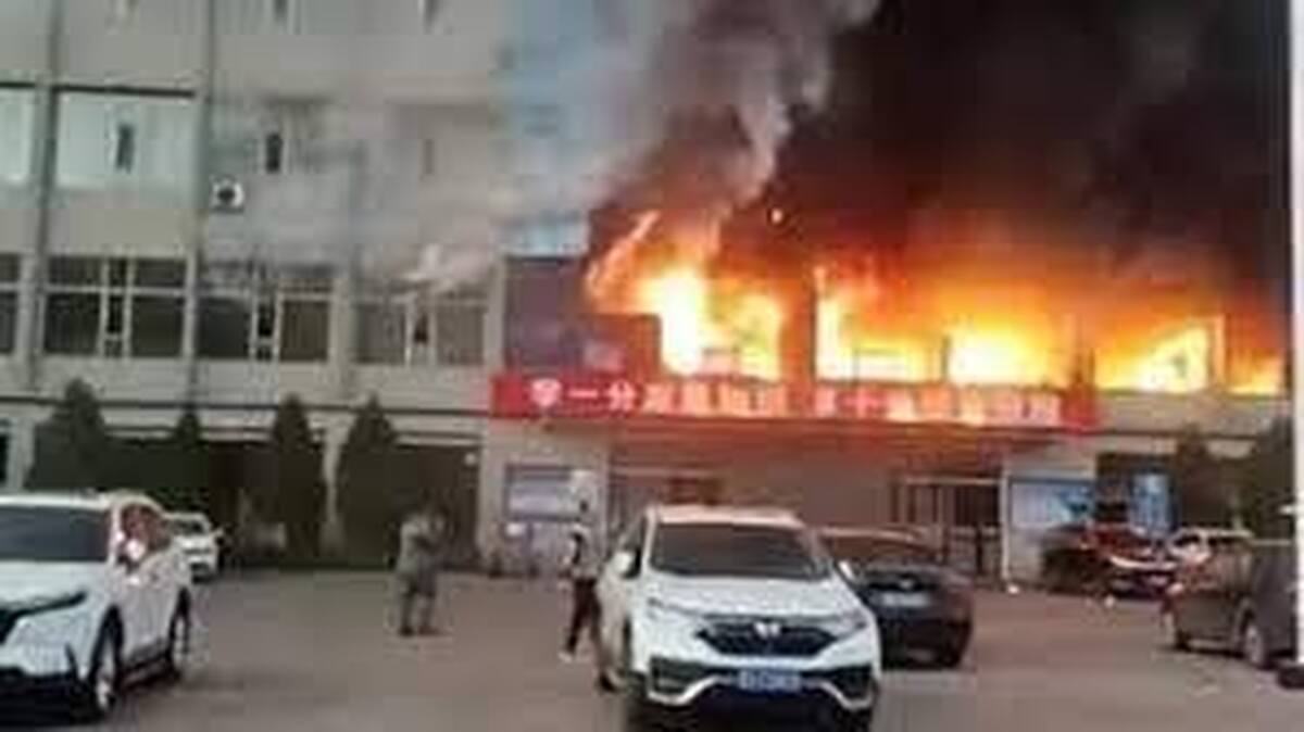 آتش‌سوزی هولناک خوابگاه | مدرسه‌ای در چین سوخت | ۱۳ نفر جان باختند