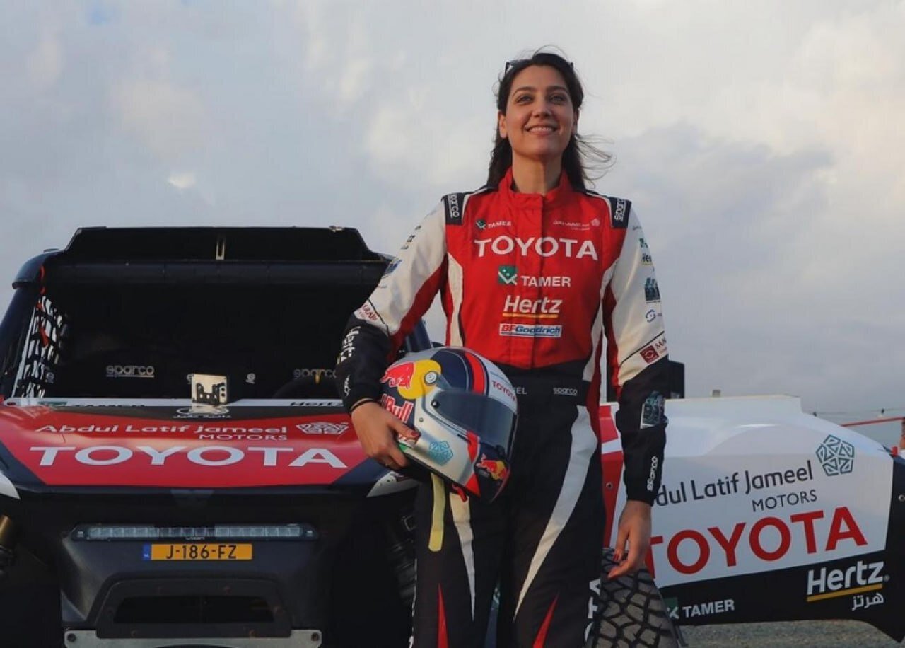عکس | سورپرایز دختر عربستانی برای هواداران مسابقات رالی