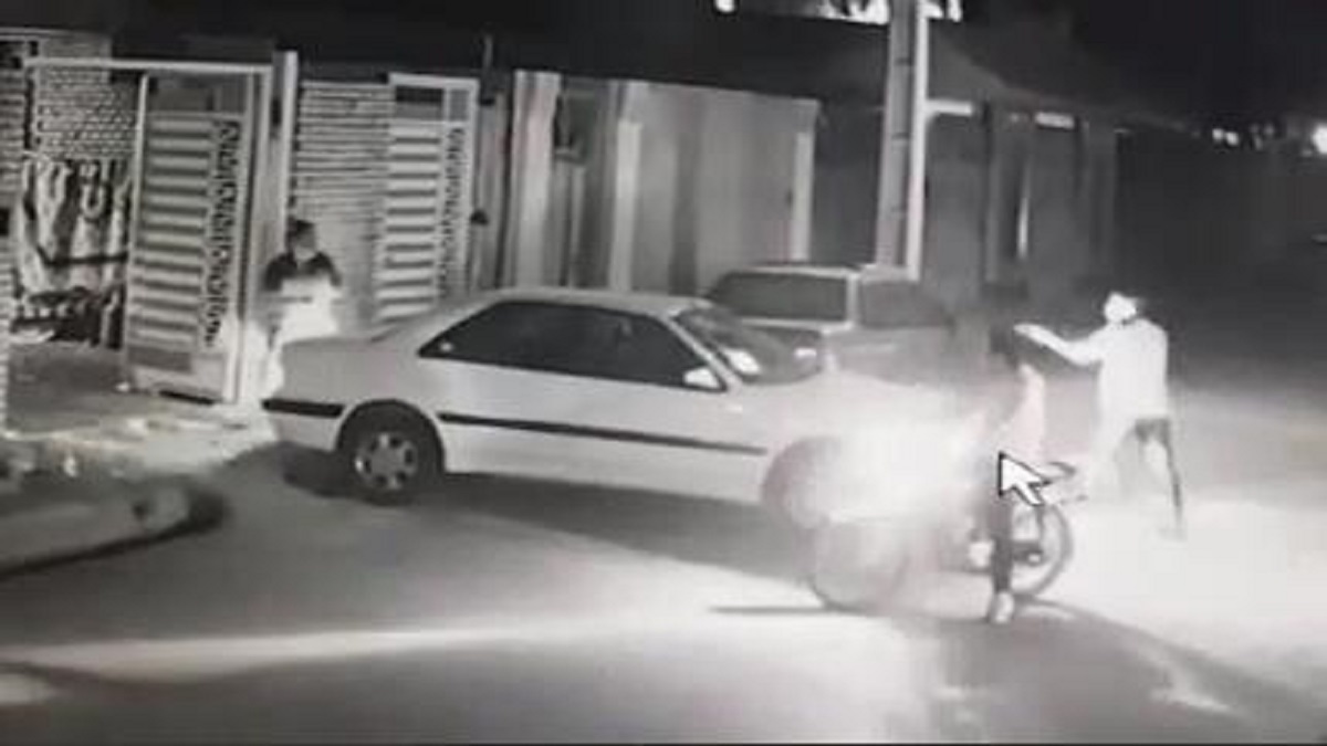 ویدیو | مزاحمت برای زن تهرانی و سرقت ماشین مقابل چشمان زن