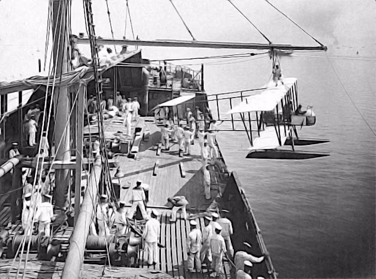 عکس | ۵ نقطه عطف در تاریخ هوانوردی رزمی؛ از اولین حمله هوایی تا عملیات «بانوی خوش شانس» عکس | ۵ نقطه عطف در تاریخ هوانوردی رزمی؛ از اولین حمله هوایی تا عملیات «بانوی خوش شانس»