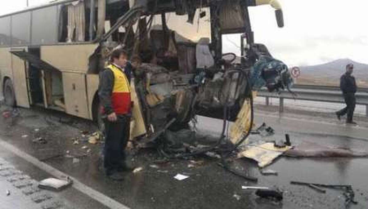 تصادف هولناک یک اتوبوس در جاده کاشان- قم | ۲۷ نفر مصدوم شدند