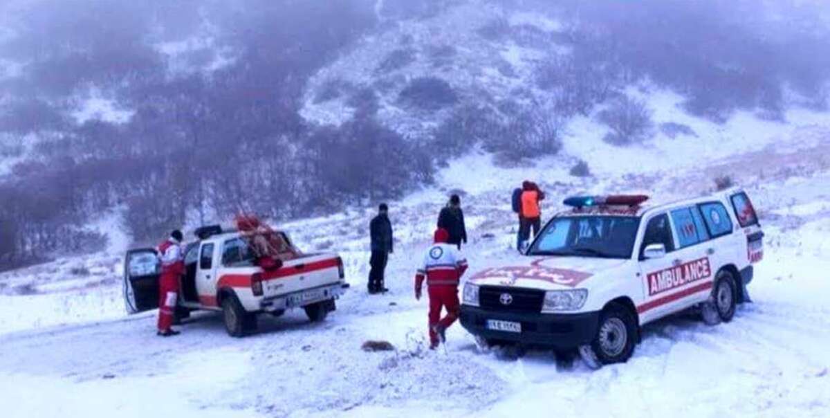 در مشهد جستجو برای یافتن مردم گرفتار در کولاک و برف ادامه دارد