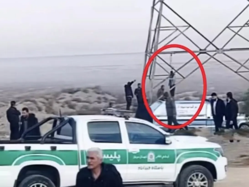 عکس | جوان 35 ساله بعد از تصادف خود را به دار آویخت