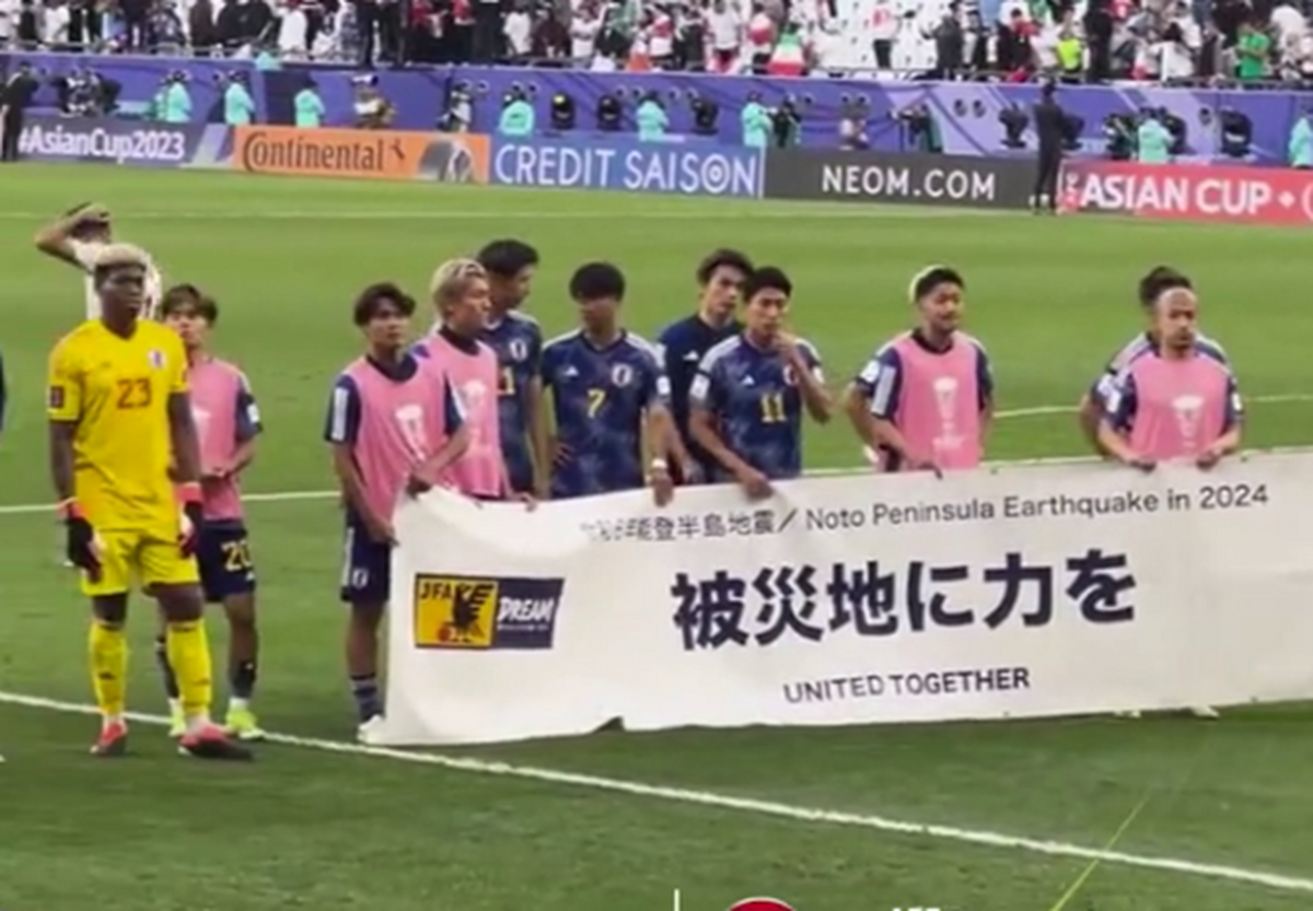 ویدیو | عذرخواهی جالب بازیکنان ژاپن از هواداران پس از شکست برابر ایران