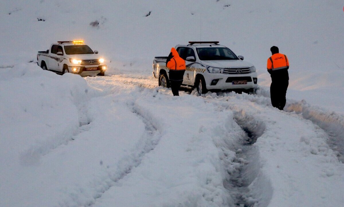 ویدیو | دفن شدن خودروها در برف در شهرستان بانه