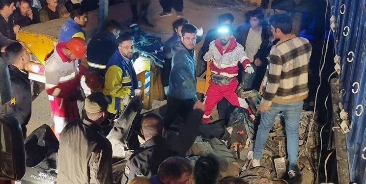 عکس | مرگ فجیع 2 نفر در تصادف وحشتناک و له شدن پژو زیر تریلی عکس | مرگ فجیع 2 نفر در تصادف وحشتناک و له شدن پژو زیر تریلی