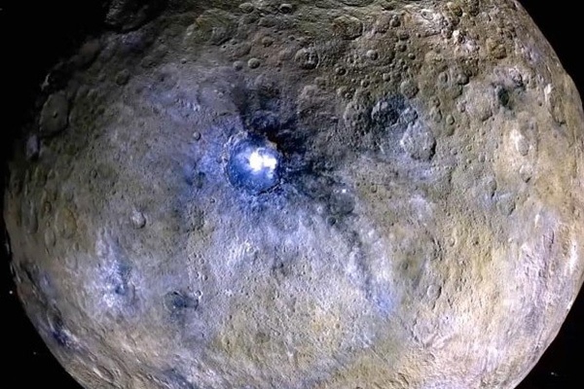 کشف اقیانوس پنهان در زیر سطح ماه!