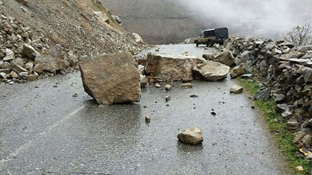 خطر ریزش سنگ و سقوط بهمن در محور کرج-چالوس