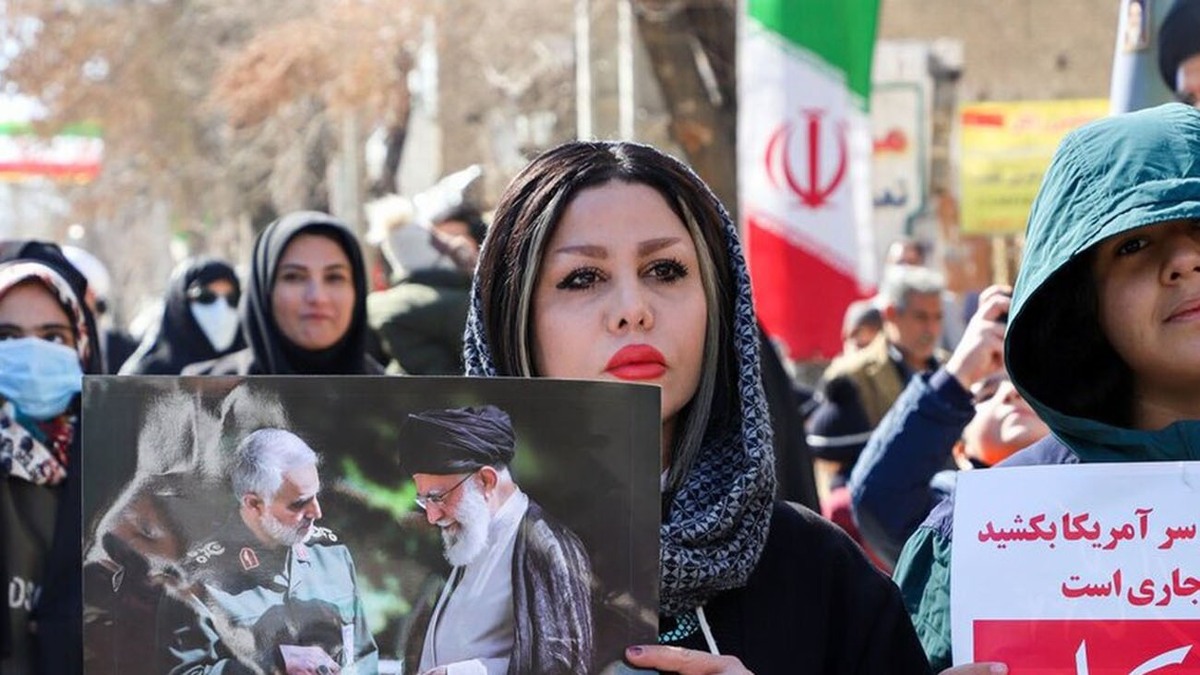 عکس | پوشش متفاوت زنان در راهپیمایی ۲۲ بهمن