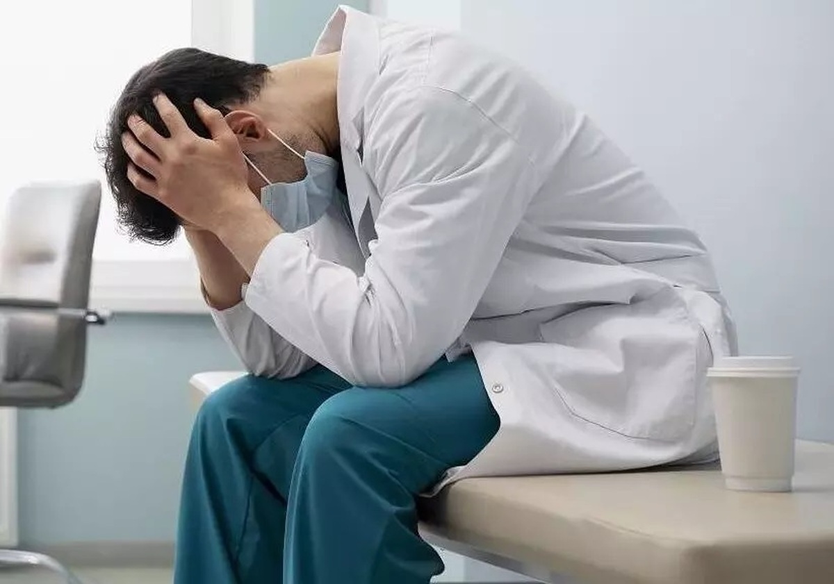 ۱۶ رزیدنت پزشکی در یک سال اخیر خودکشی کردند | ۳۰ درصد به خودکشی فکر می‌کنند