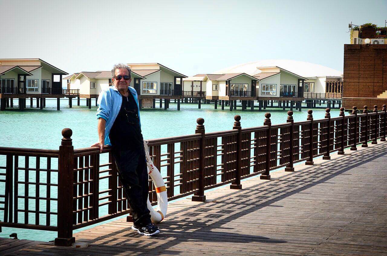 آخرین عکس داریوش مهرجویی در کیش آخرین عکس داریوش مهرجویی در کیش