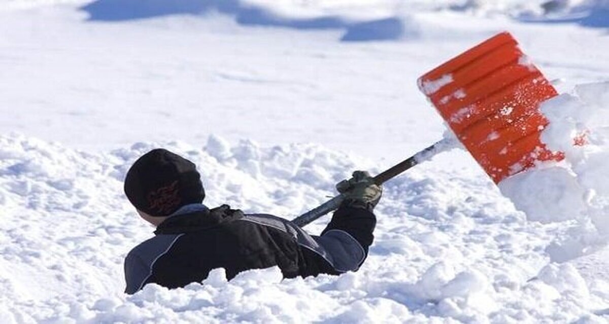 پاروکردن برف خطر ایست قلبی ناگهانی را در پی دارد | مراقب باشید
