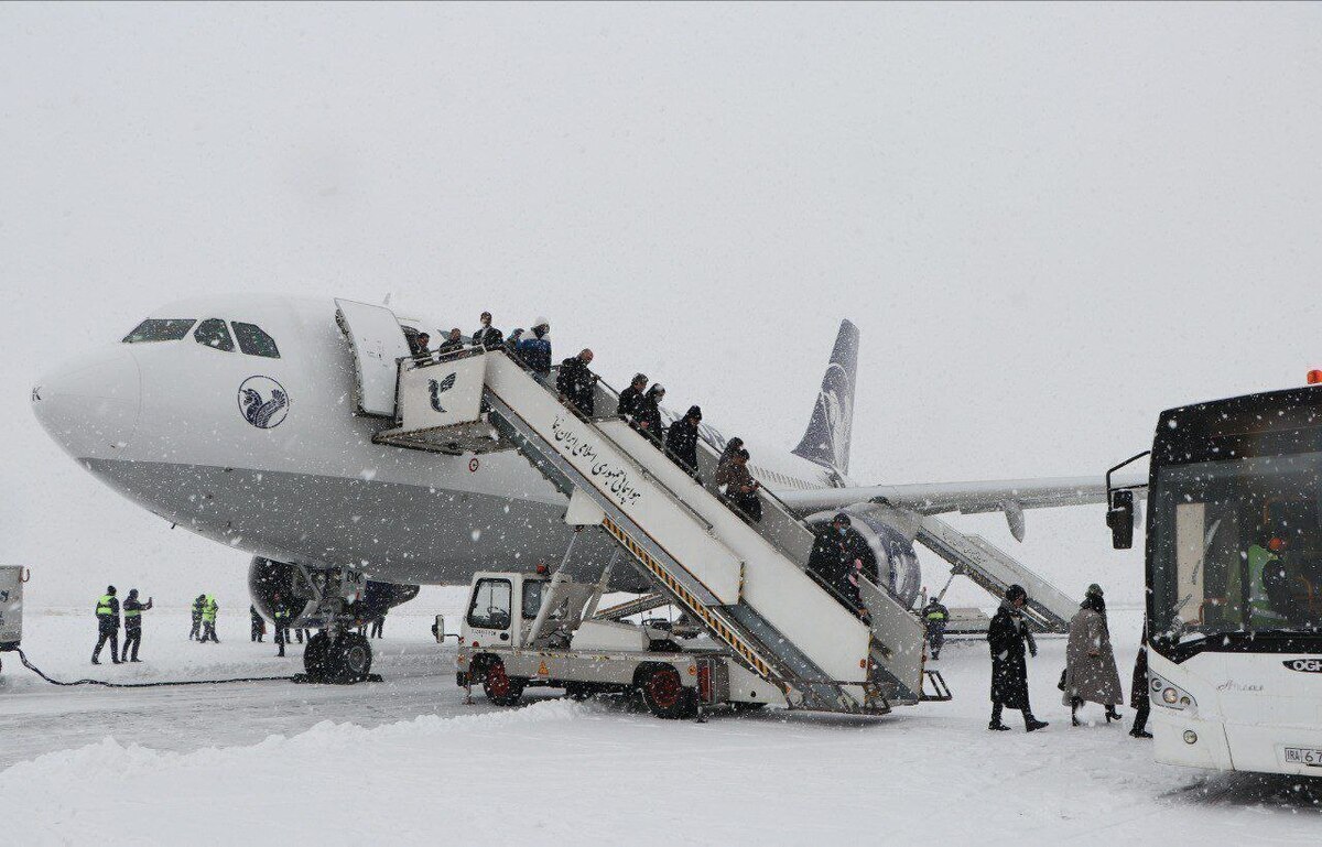 برف، پرواز‌های فرودگاه مهرآباد را لغو کرد