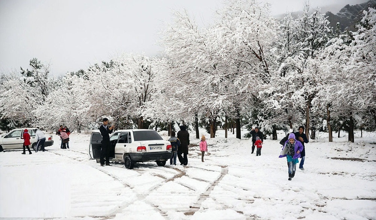 ویدیو | شادی مردم شهرکرد در پی بارش برف