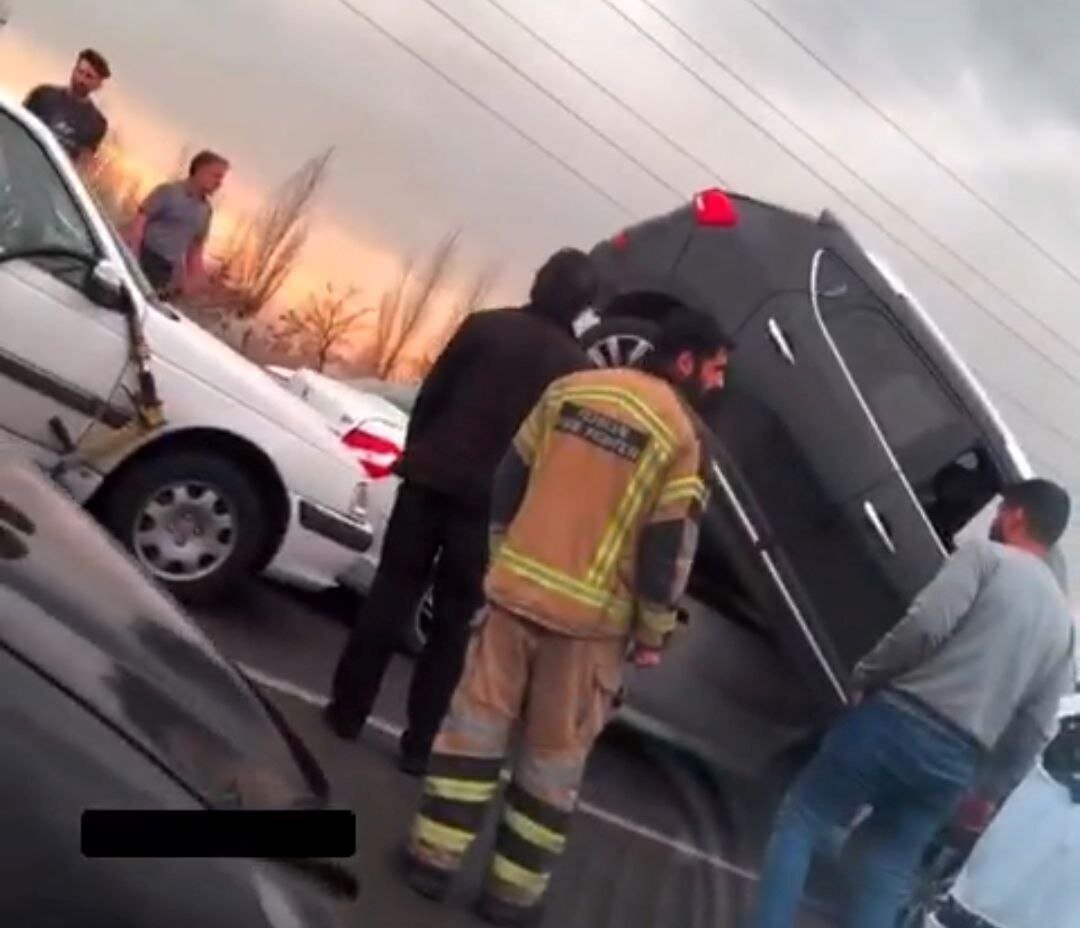 عکس | تصادف ۵ خودرو در بزرگراه زین الدین درفضای مجازی خبرساز شد عکس | تصادف ۵ خودرو در بزرگراه زین الدین درفضای مجازی خبرساز شد