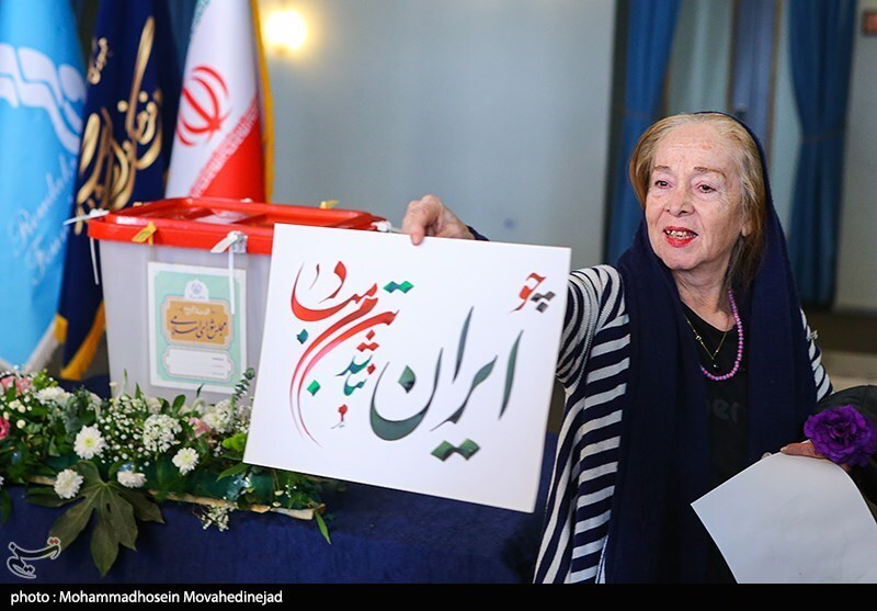 عکس | تیپ خاص خانوم هنرمند در روز رای گیری