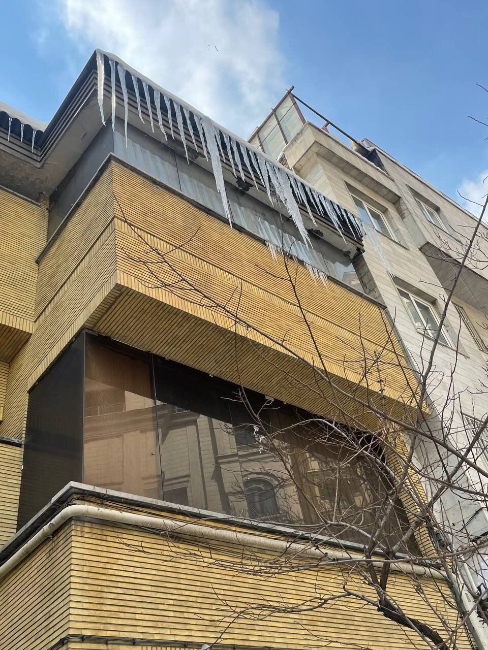 عکس | این پدیده جدید جان عابران را تهدید میکند عکس | این پدیده جدید جان عابران را تهدید میکند