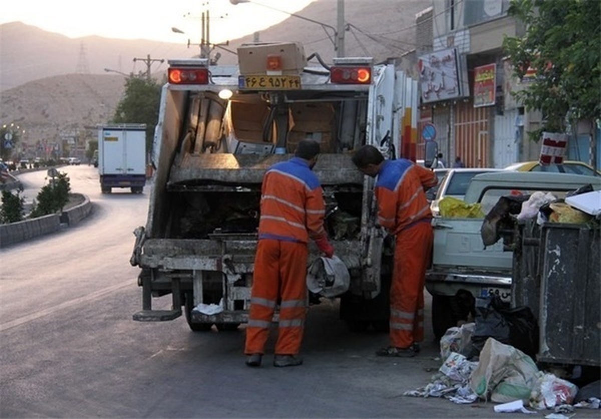 مرگ وحشتناک یک کارگر پاکبان در تصادفی هولناک در مشهد | کارگر دیگر زخمی شد
