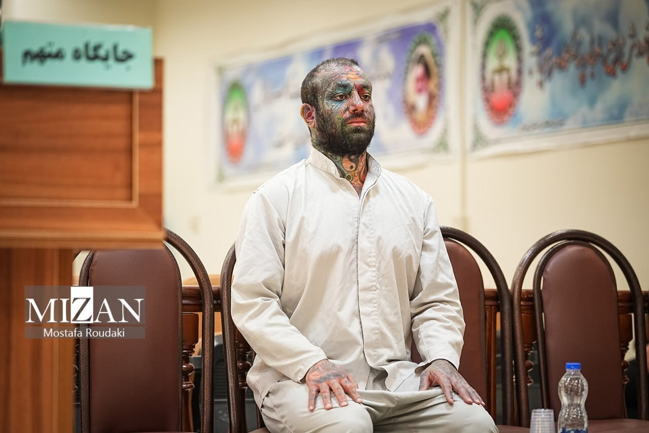 عکس | انتشار نخستین تصاویر از دادگاه تتلو با حضور مادر و خواهرش