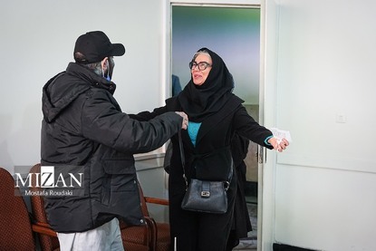 عکس جدید از  امیر تتلو با لباس زندان در کنار مادر و خواهرش