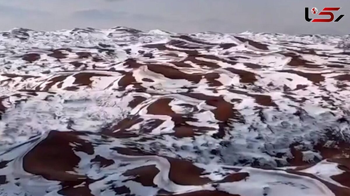 ویدیو | یک اتفاق عجیب؛ بارش برف در کویر مرنجاب