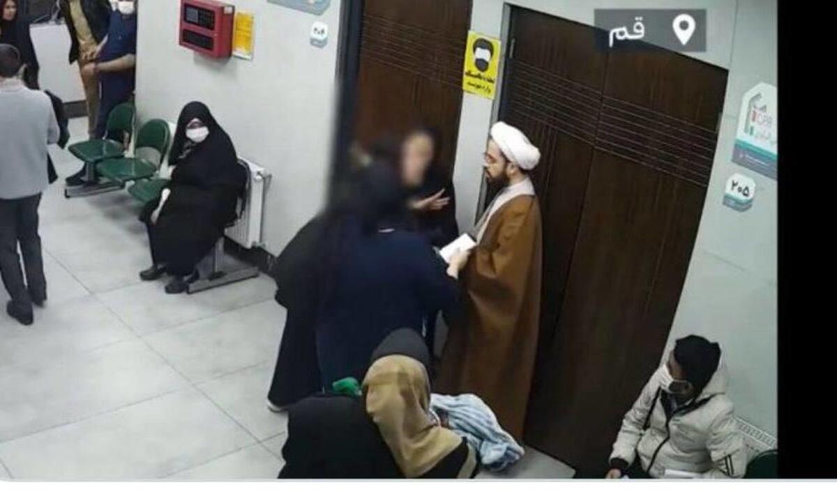 درگیری یک روحانی با یک زن در درمانگاه قم | دادستان قم : تاکنون کسی دستگیر نشده است