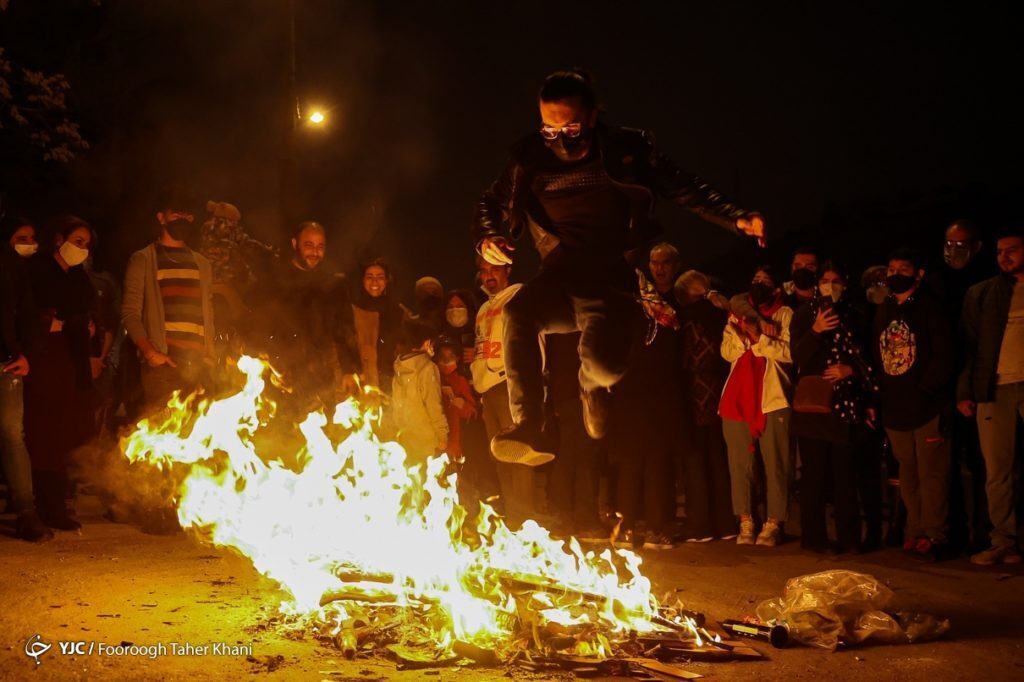 با تاریخچه و آداب و رسوم جشن چهارشنبه سوری آشنا شوید با تاریخچه و آداب و رسوم جشن چهارشنبه سوری آشنا شوید