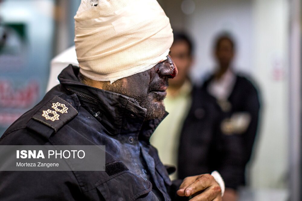 عکس | اولین تصاویر از سه مامور پلیس زخمی شده در حمله با نارنجک