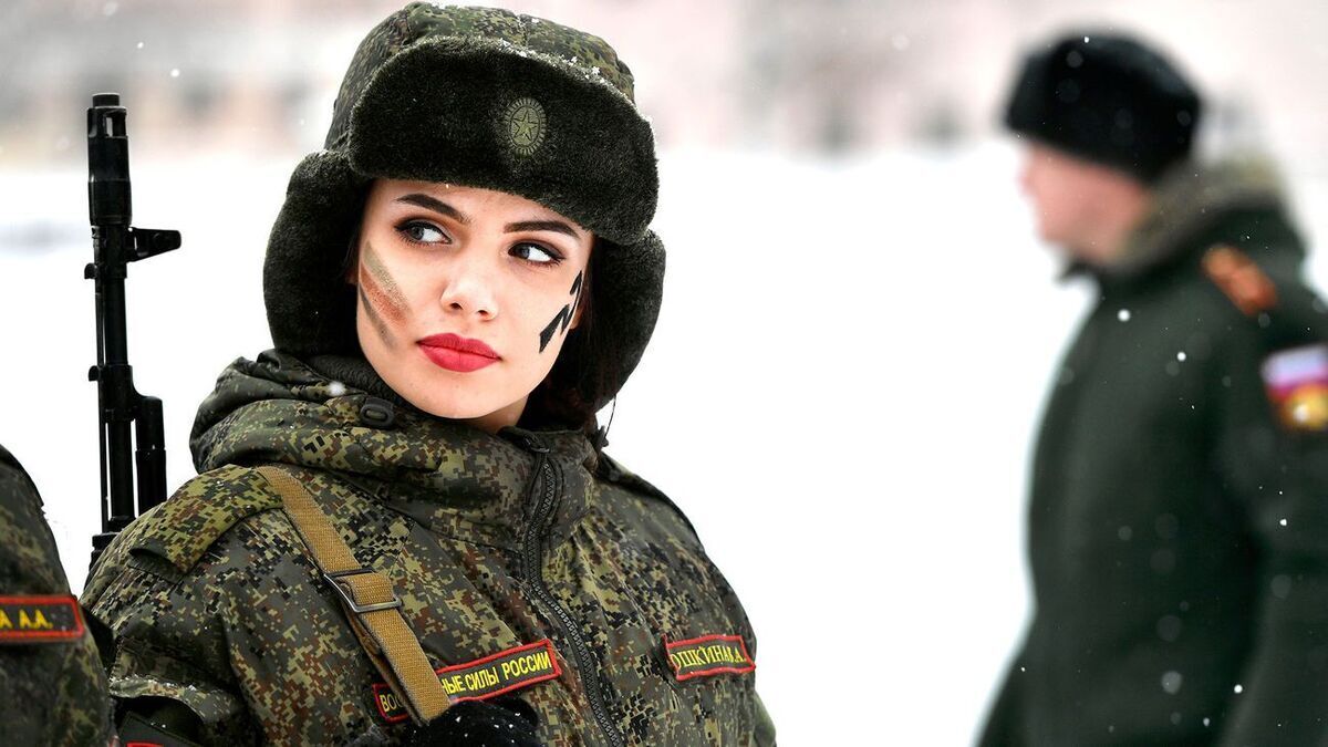 ویدیو | تلاش پوتین برای زدن مخ یک افسر زن ارتش روسیه