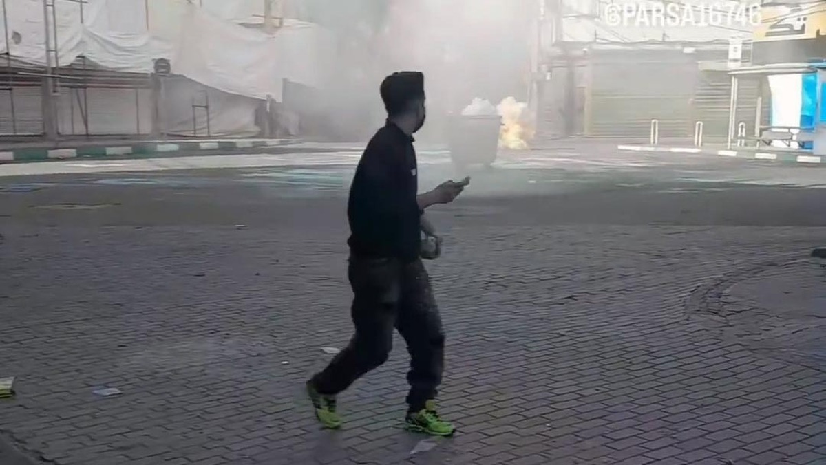 ویدیو | حادثه دلخراش در چهارشنبه‌سوری؛ انفجار نارجک در جیب یک جوان