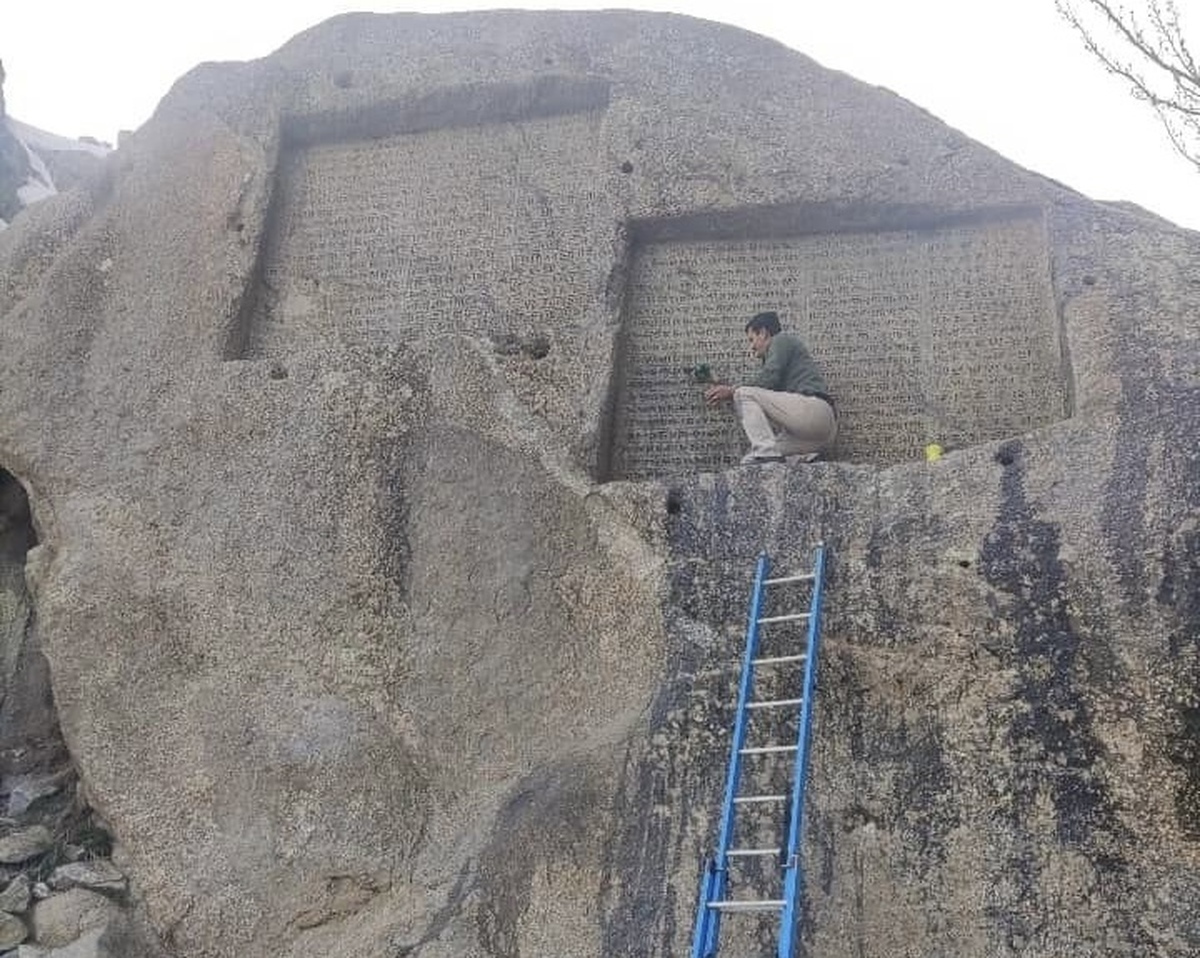 گزارشی از آسیبهای وارد شده به «گنجنامه» در «چهارشنبهسوری» گزارشی از آسیبهای وارد شده به «گنجنامه» در «چهارشنبهسوری»