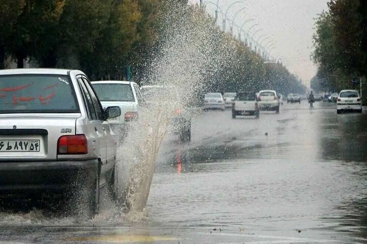 بارش شدید باران در جاده‌های ۱۵ استان