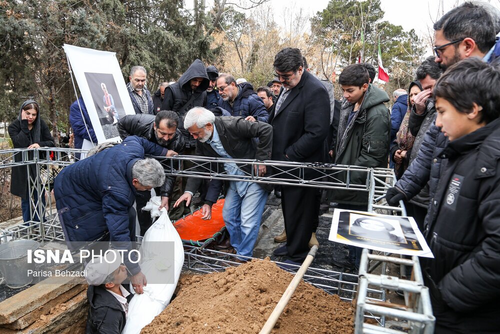 تصاویر غم انگیز از مراسم تشییع پیکر پردیس افکاری تصاویر غم انگیز از مراسم تشییع پیکر پردیس افکاری