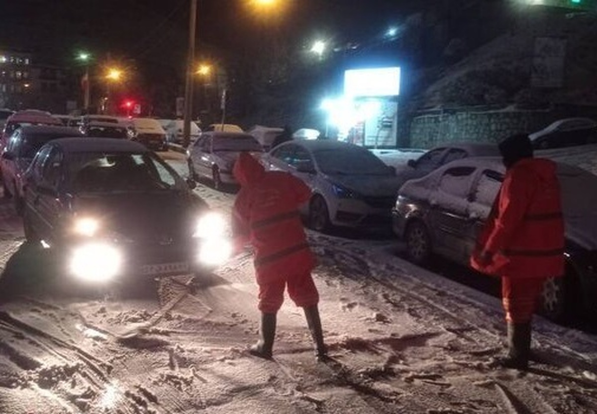ویدیو | ترافیک شدید در تهران در پی بارش برف