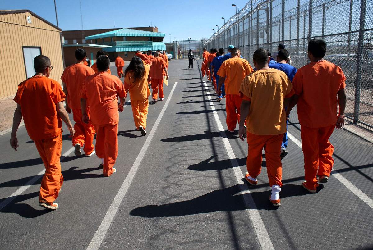 خشونت و رفتار غیر انسانی با زندانیان آمریکایی