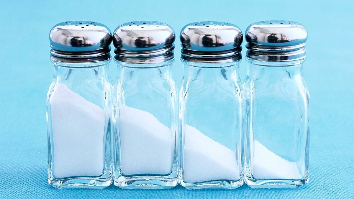 عکس |  مصرف زیاد نمک چه بلایی سرتان می‌آورد؟