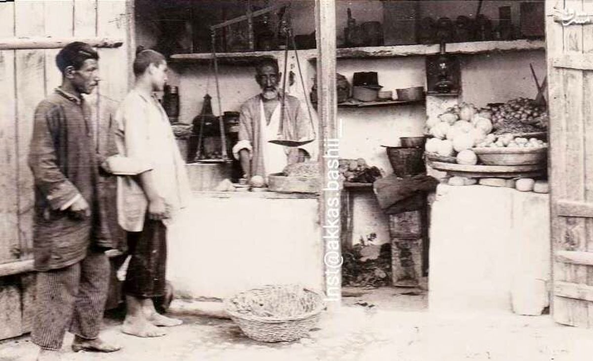 عکس | قدیمی‌ترین میوه‌فروشی در تهران ۱۰۰ سال قبل