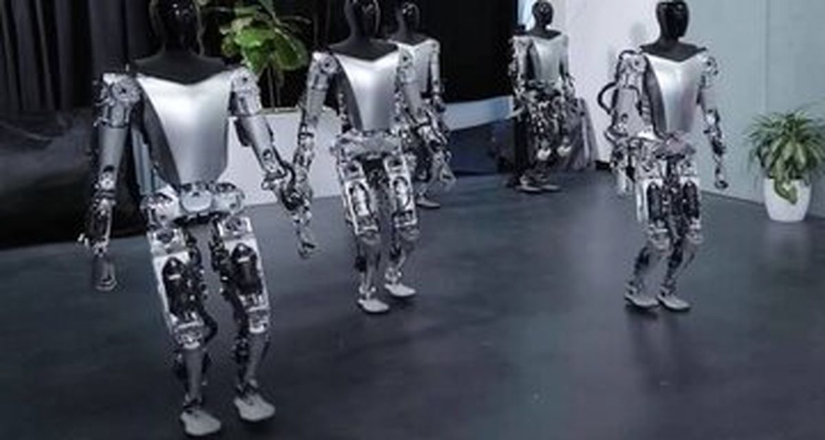 عکس | رژه ربات‌های تسلا در فضای مجازی غوغا بپا کرد