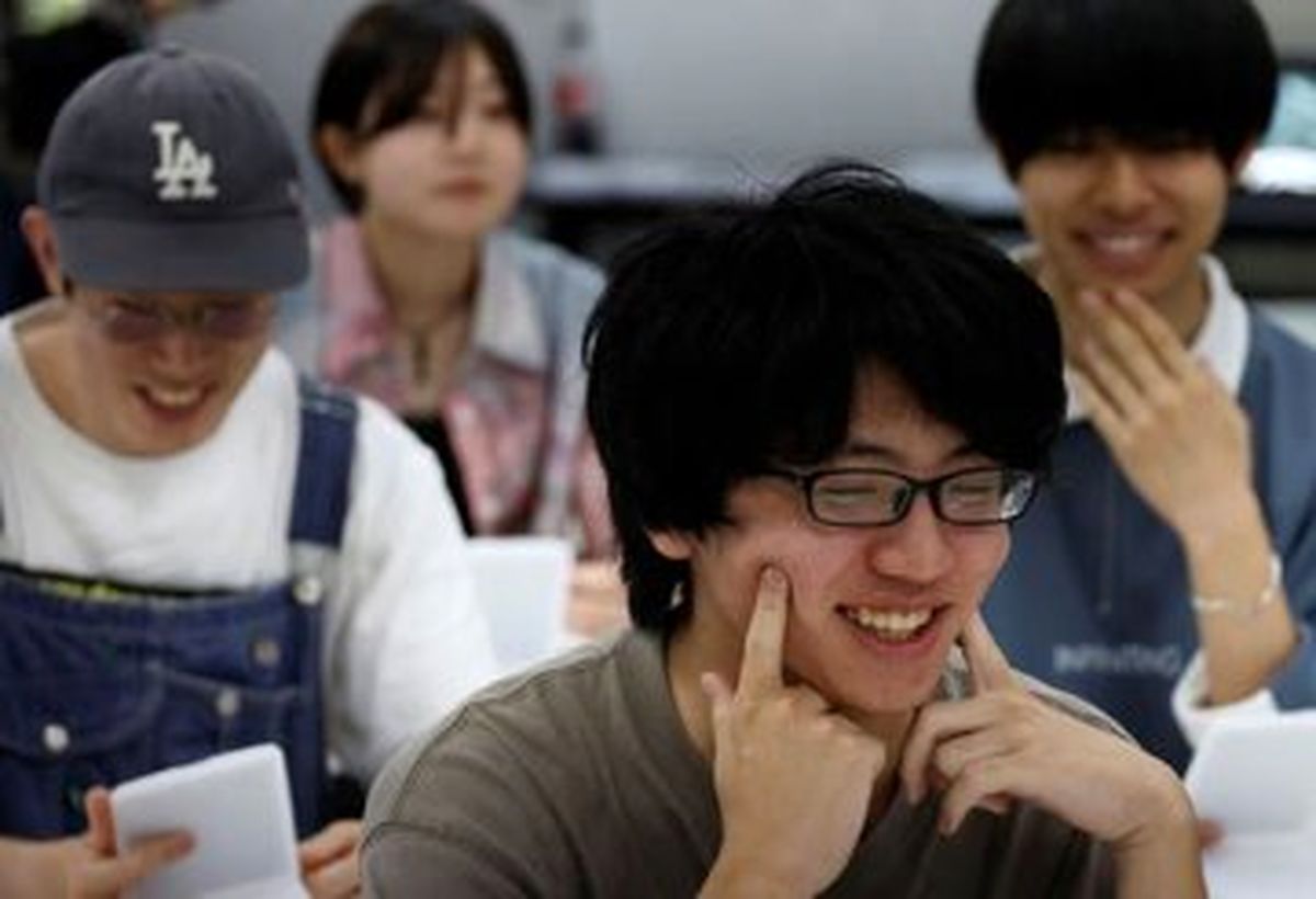 عکس | چرا ژاپنی‌ها به کلاس آموزش لبخند می‌روند؟