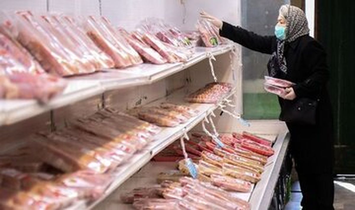 عکس | تغییرات یک‌ماهه قیمت مرغ در میادین و بازار  مرغ کامل بسته بندی کیلویی چند؟
