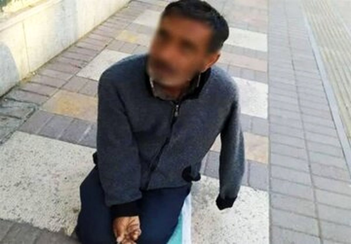 عکس | مردی که وانمود می‌کرد یک پا ندارد و گدایی می‌کرد، دستگیر شد