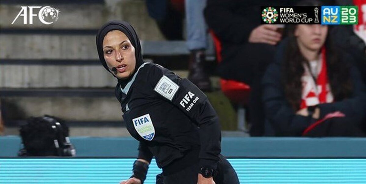 تصاویر قضاوت داور محجبه در جام جهانی فوتبال زنان جهان