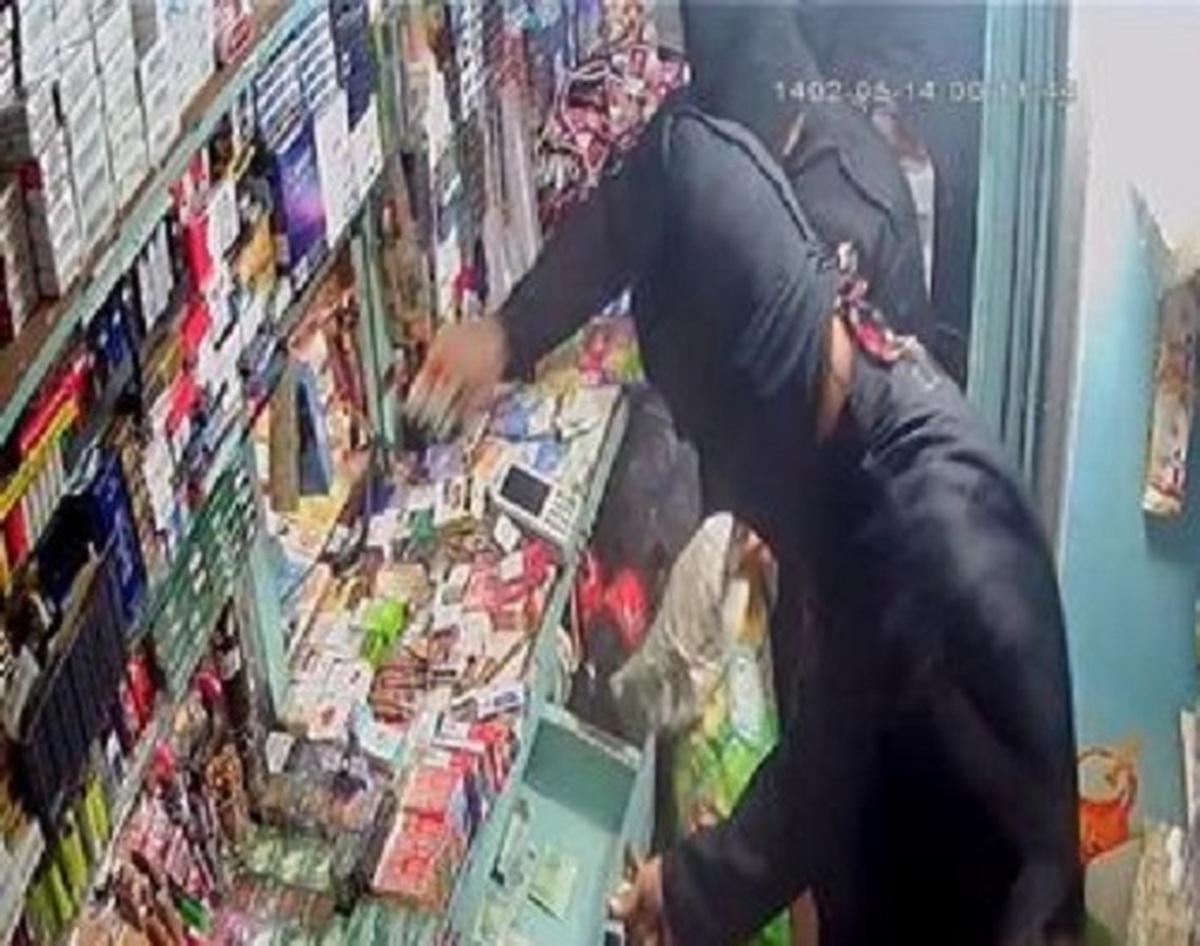 ویدیو | سرقت وحشتناک با تفنگ وینچستر از دکه روزنامه‌فروشی در تهران