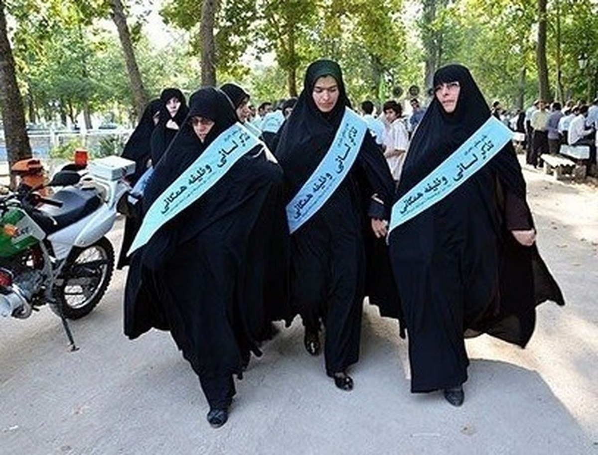 حمله روزنامه جمهوری اسلامی به طراحان لایحه عفاف و حجاب: در عالمی دیگر سیر می‌کنند!