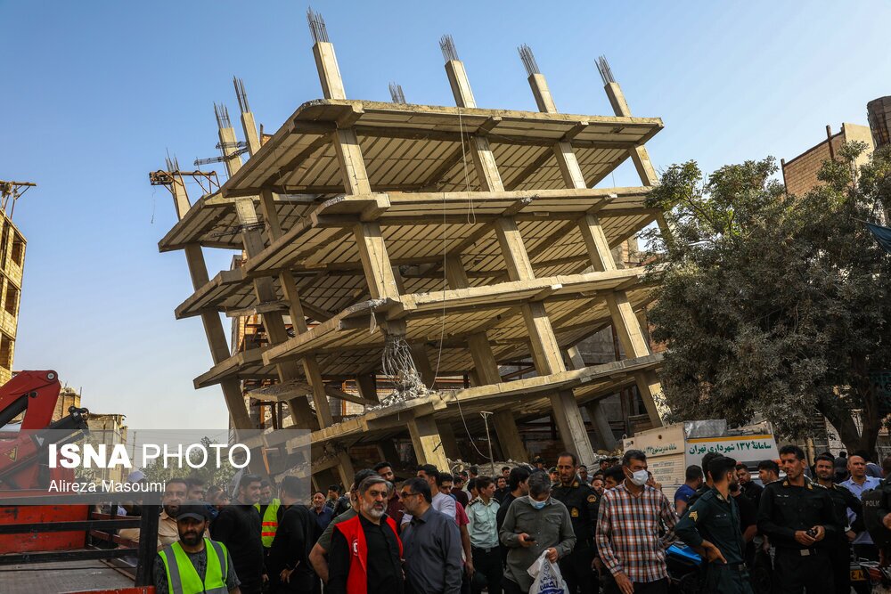 عکس | وضعیت عجیب یک ساختمان ناایمن در تهران